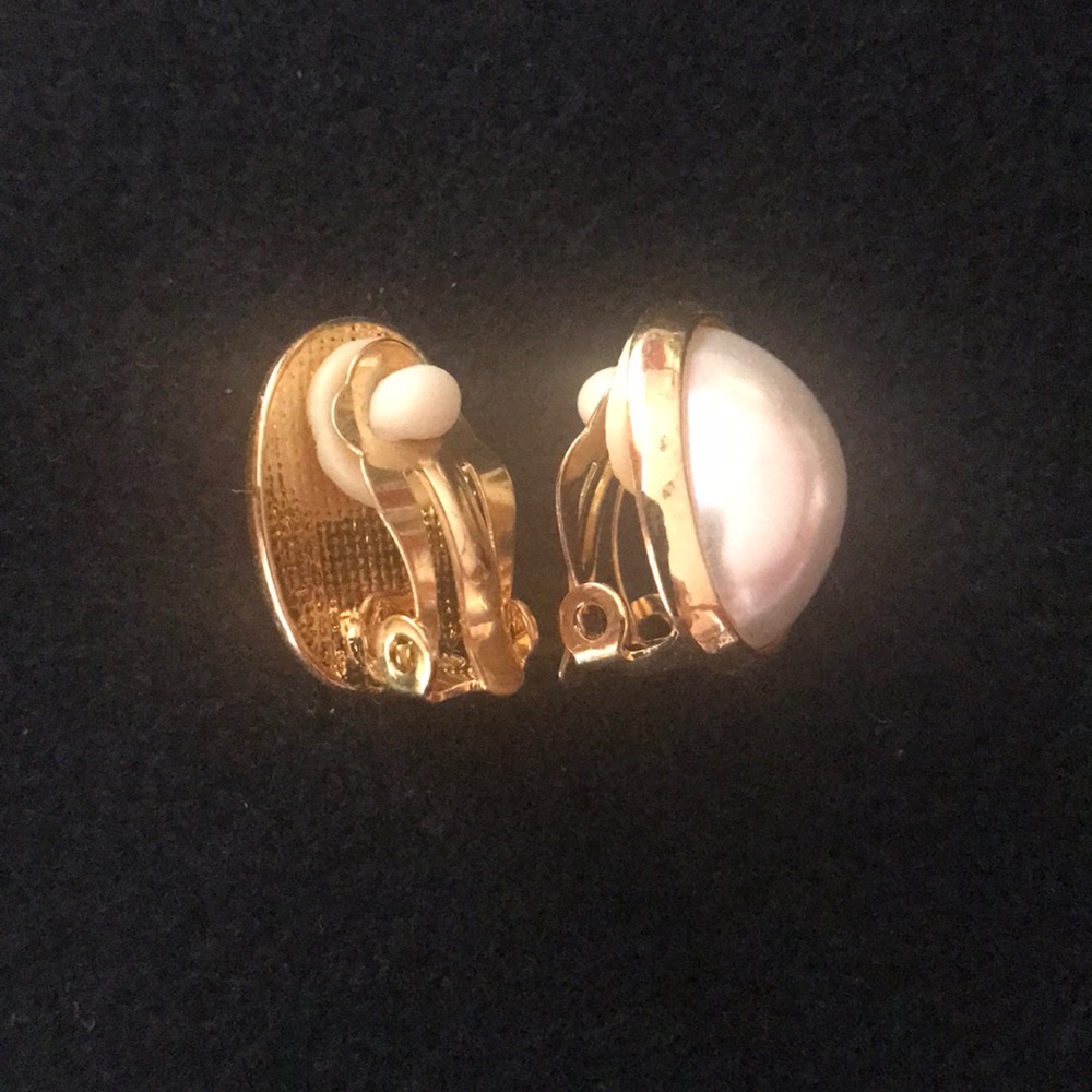 Pearl Cabochon Bezel Oval Clip On Earrings - Picture 3 of 4